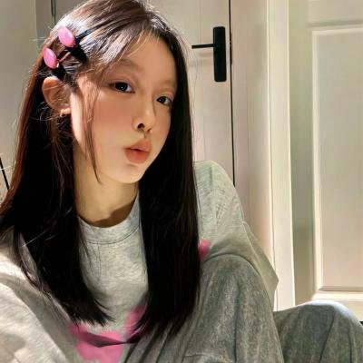 穿粉红色裤子的男孩 海报